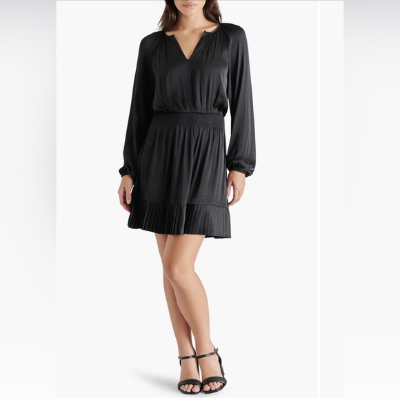 NWT Steve Madden Black Pleated Split Neck Dress Women’s Size Small - Picture 1 of 16